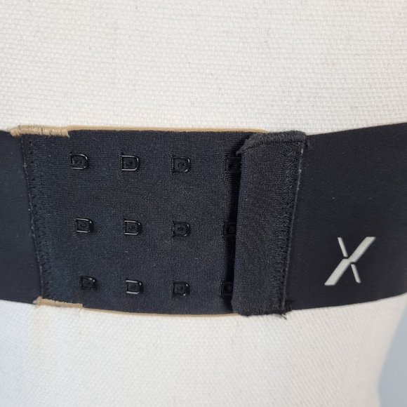 Knix Reversible Evolution Bra Size 4 - Picture 4 of 9